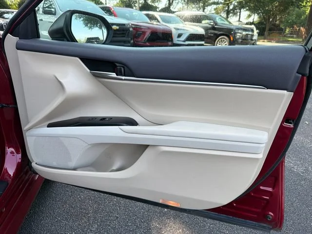 Used 2018 Red Toyota LE image 14