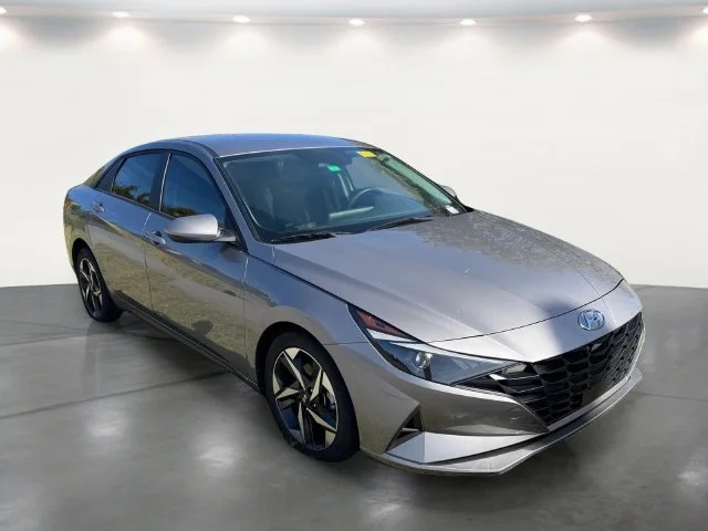 Used 2023 Silver Hyundai SEL image 9
