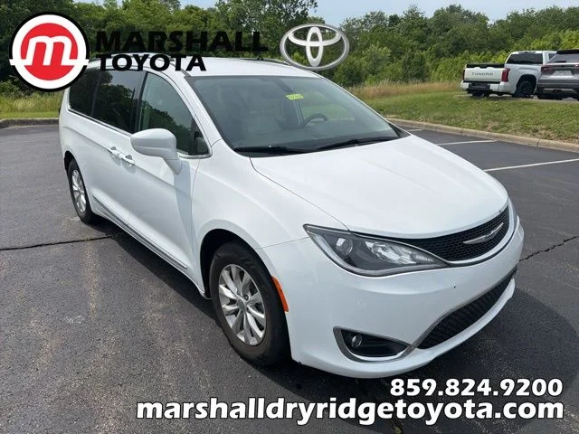 2019 Chrysler Pacifica Touring L's photo