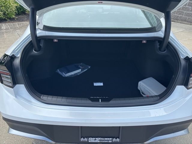 New 2026 Serenity White Hyundai SE image 11