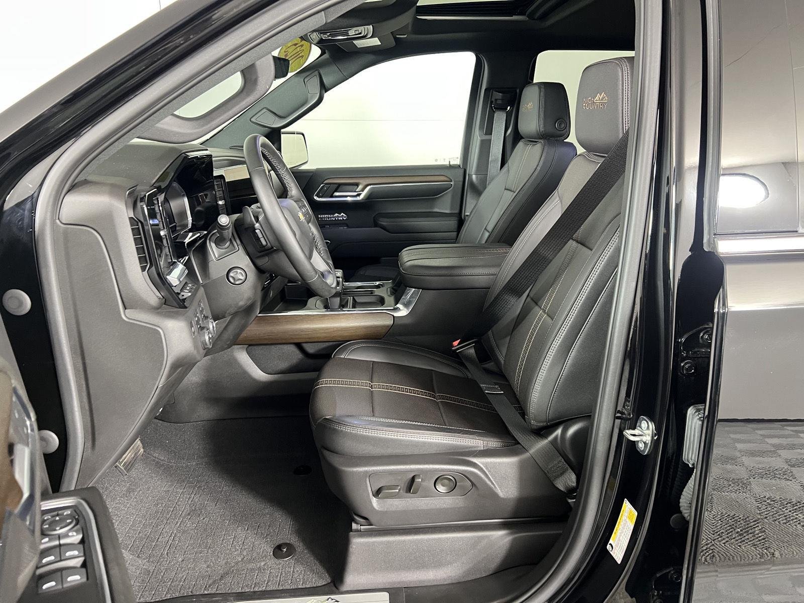 Used 2024 Black Chevrolet High Country image 34