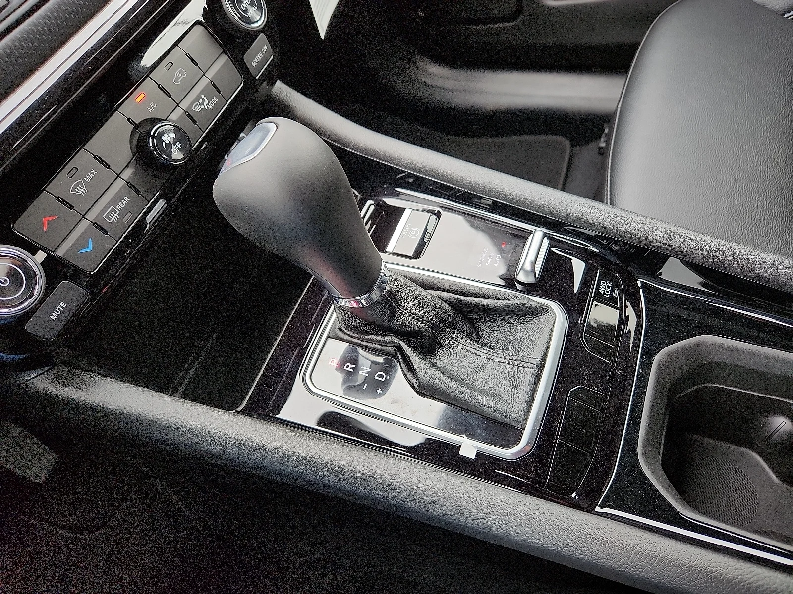 New 2026 Silver Jeep LATITUDE ALTITUDE 4X4 image 20