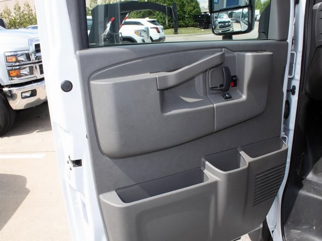 New 2025 Summit White Chevrolet 1WT image 6