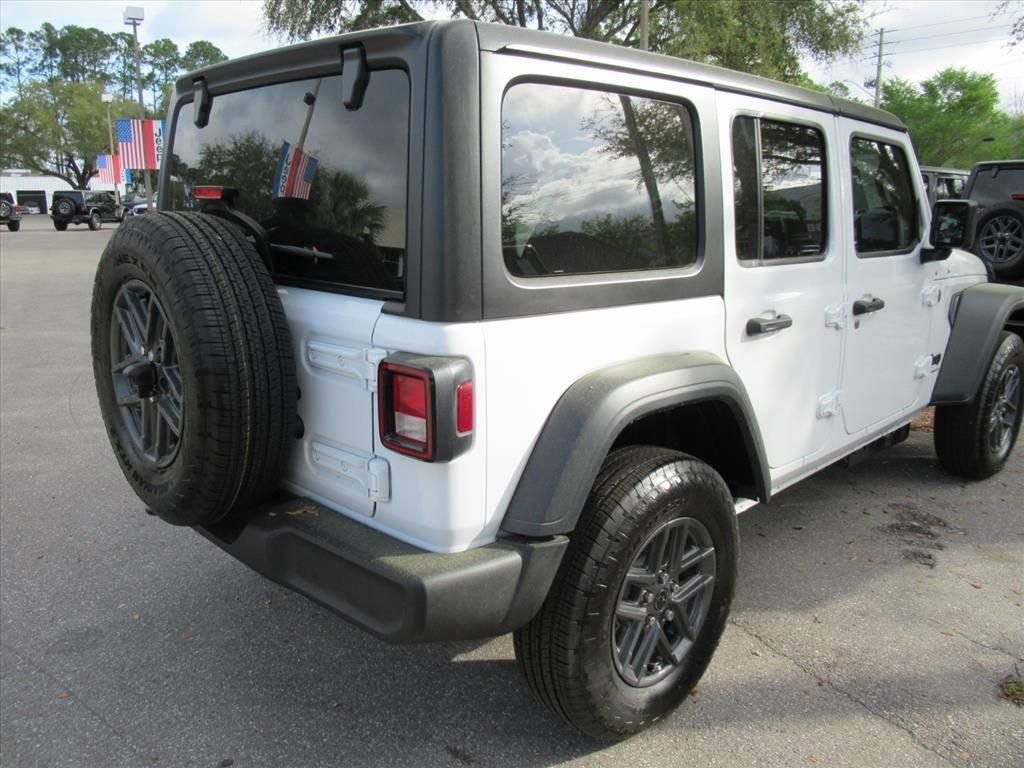 New 2026 Bright White Clear-Coat Exterior Paint Jeep Sport S image 7