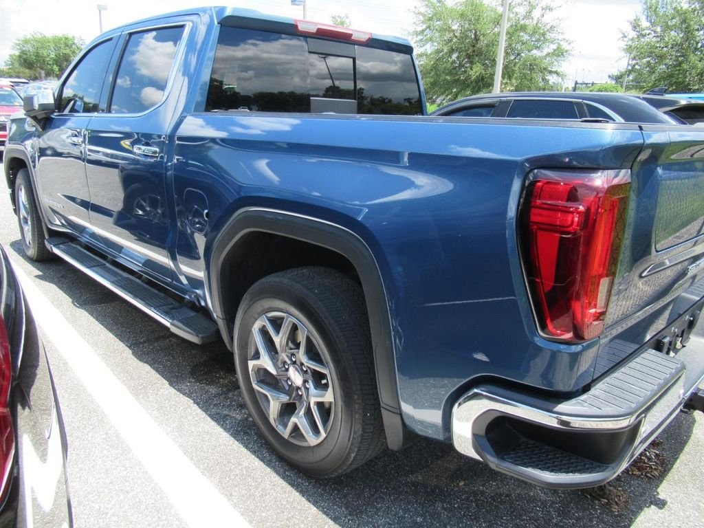 Used 2024  GMC SLT image 3