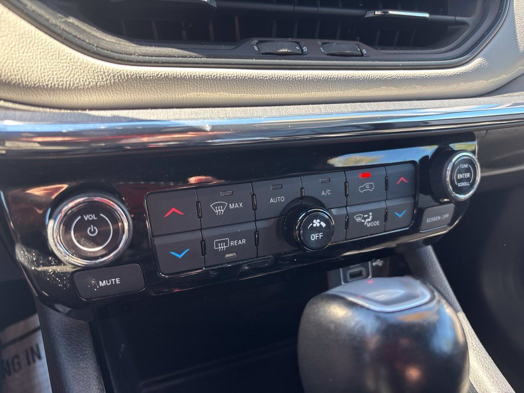 Used 2024 Gray Jeep Limited image 26