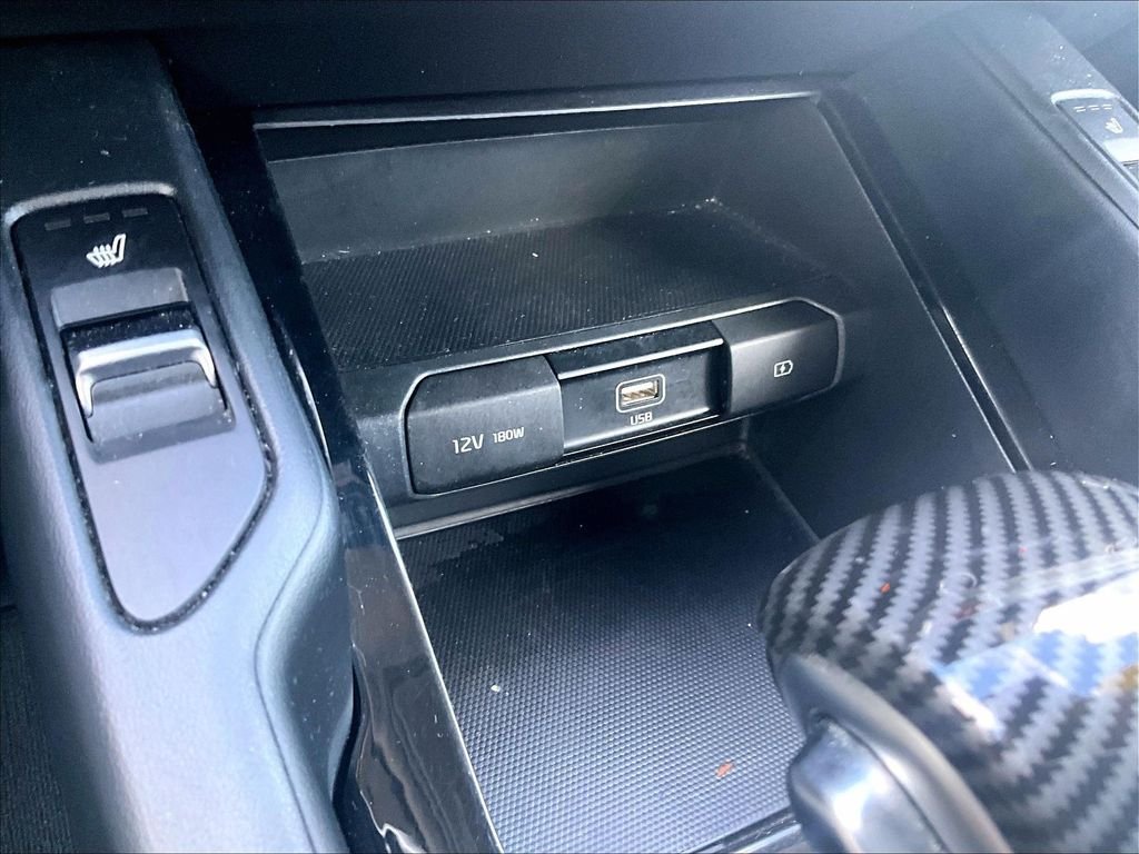 Used 2020 Black Kia S image 28