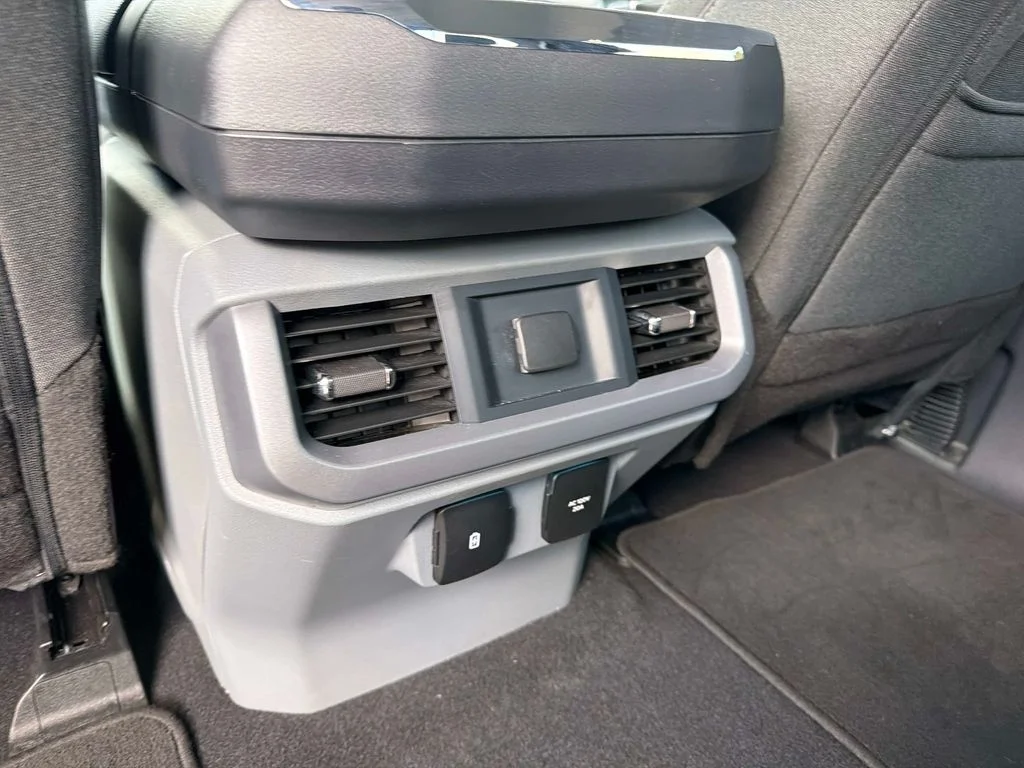 Used 2025 Agate Black Metallic Ford XLT image 17