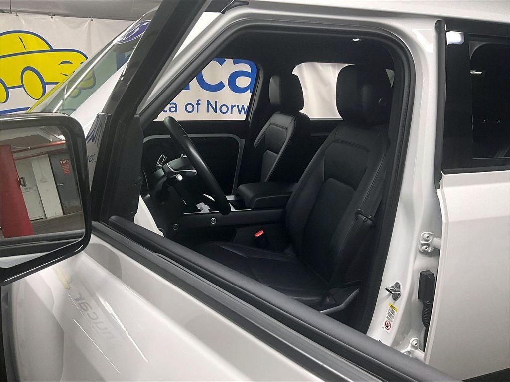 Used 2025 Black Land Rover S image 10