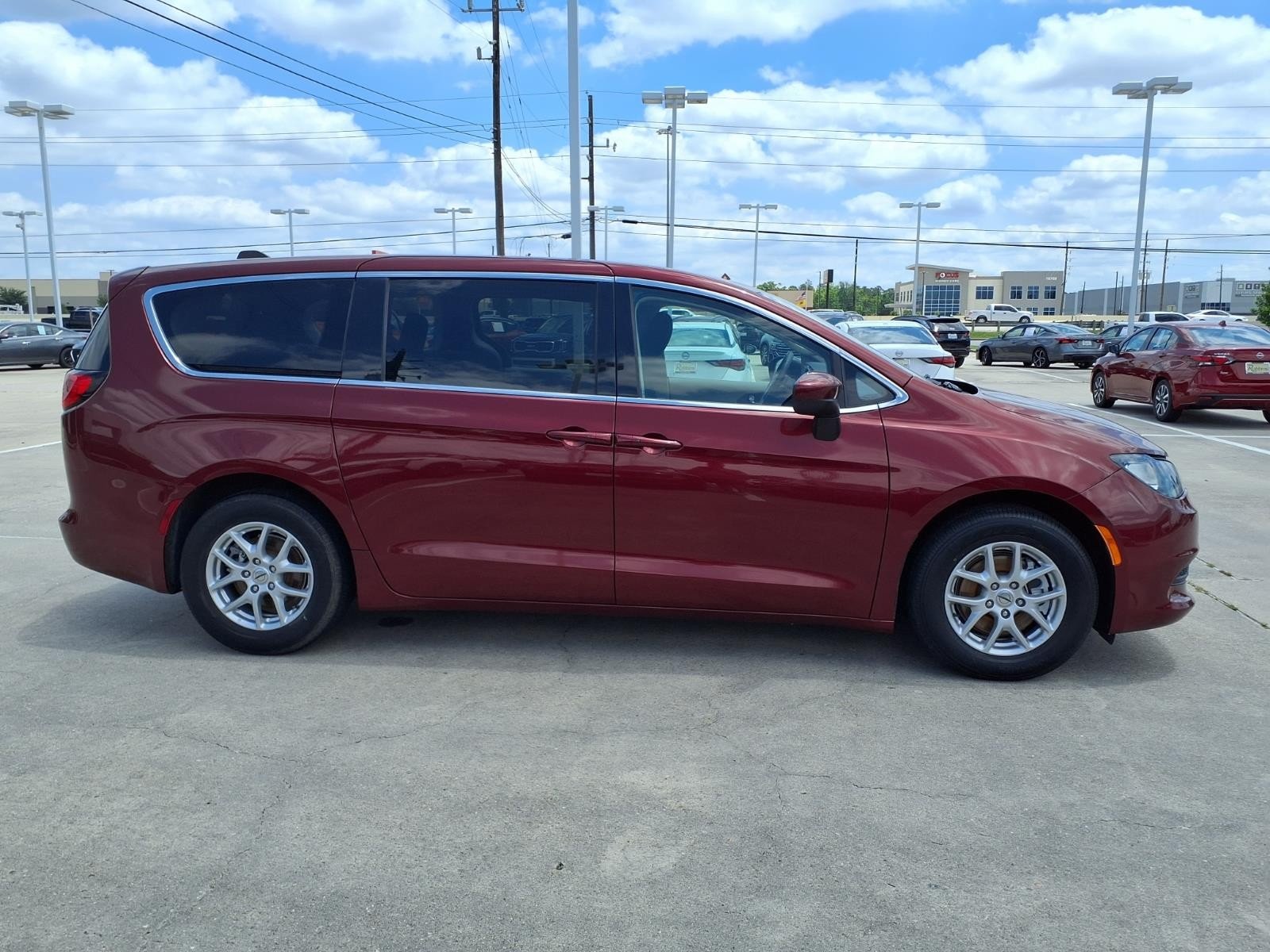 2023 Chrysler Voyager (fleet-only) LX - 4
