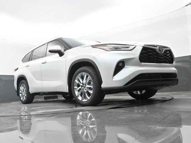 New 2026 Wind Chill Pearl Toyota Limited image 25