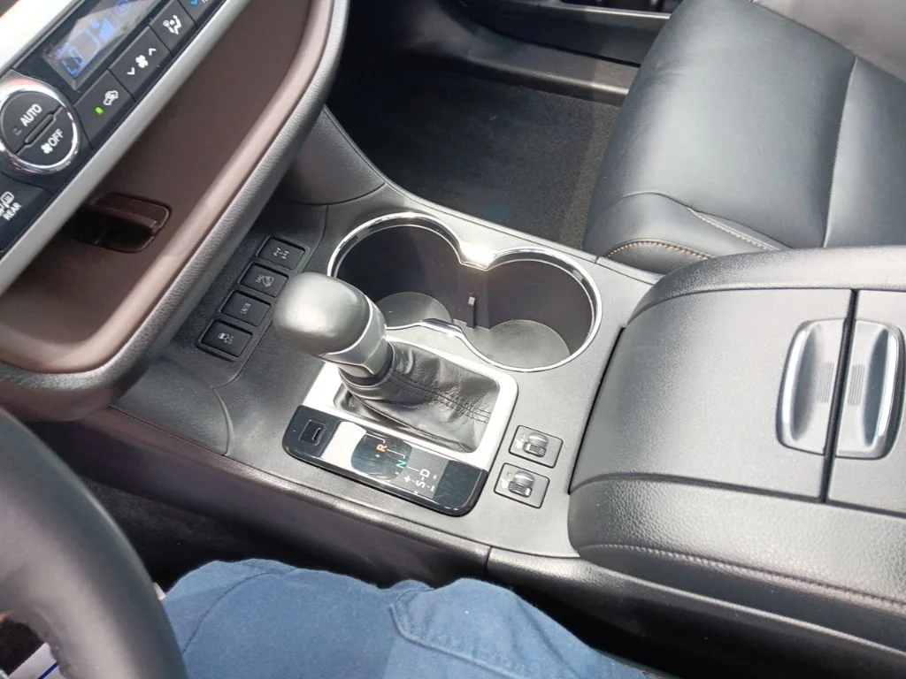 Used 2019 Shoreline Blue Pearl Toyota XLE image 37