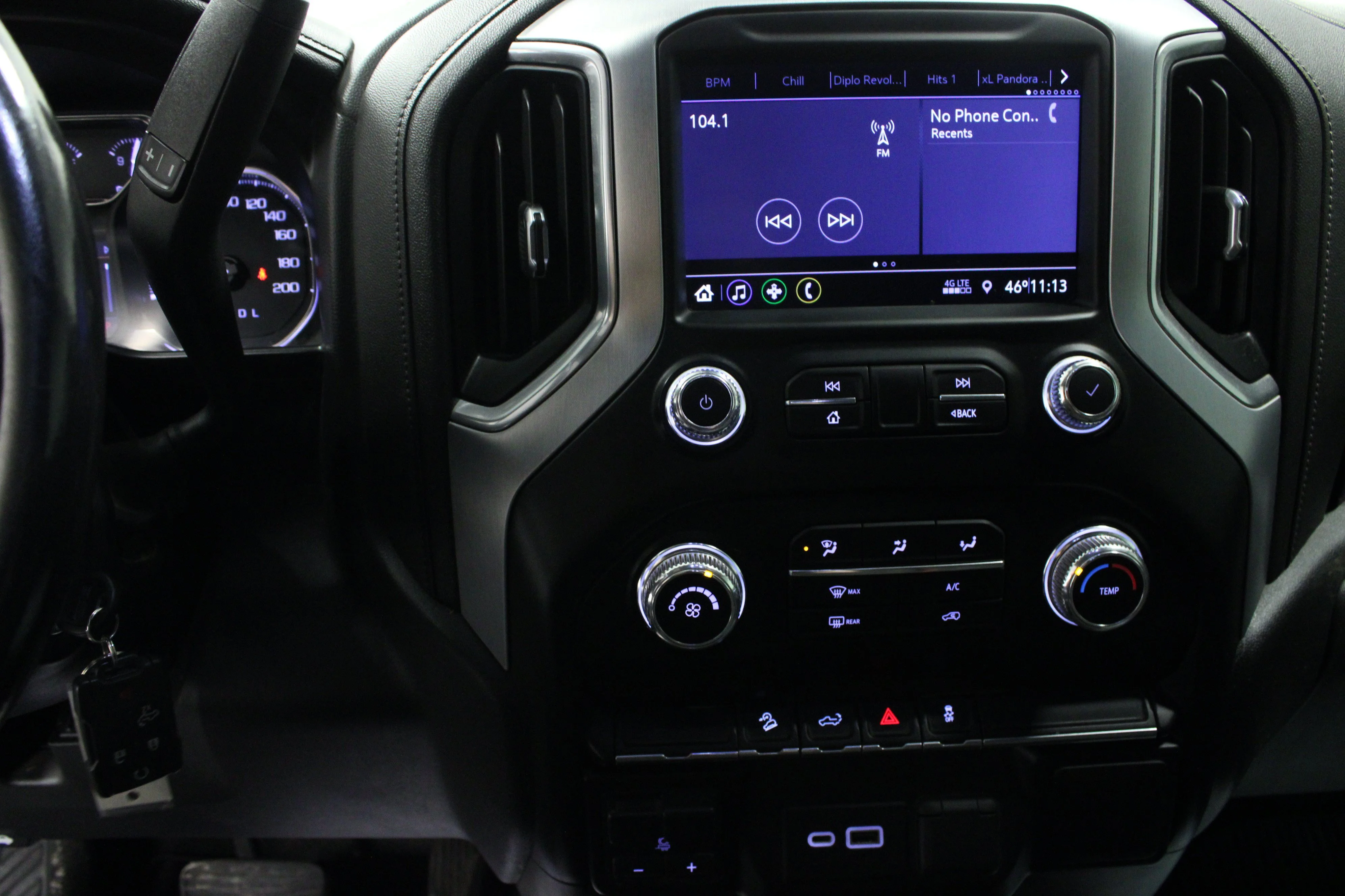 Used 2021 Summit White GMC SLE image 22