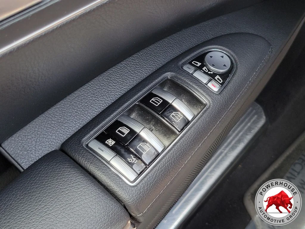 Used 2011 White Mercedes-Benz S 550 image 25
