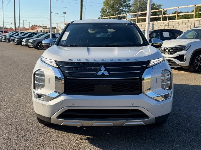 Used 2023 White Diamond Mitsubishi SE image 8