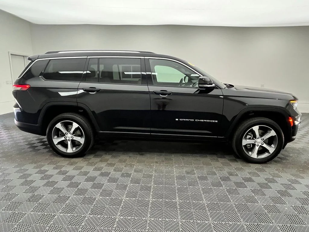 Used 2023 Black Jeep Limited image 7