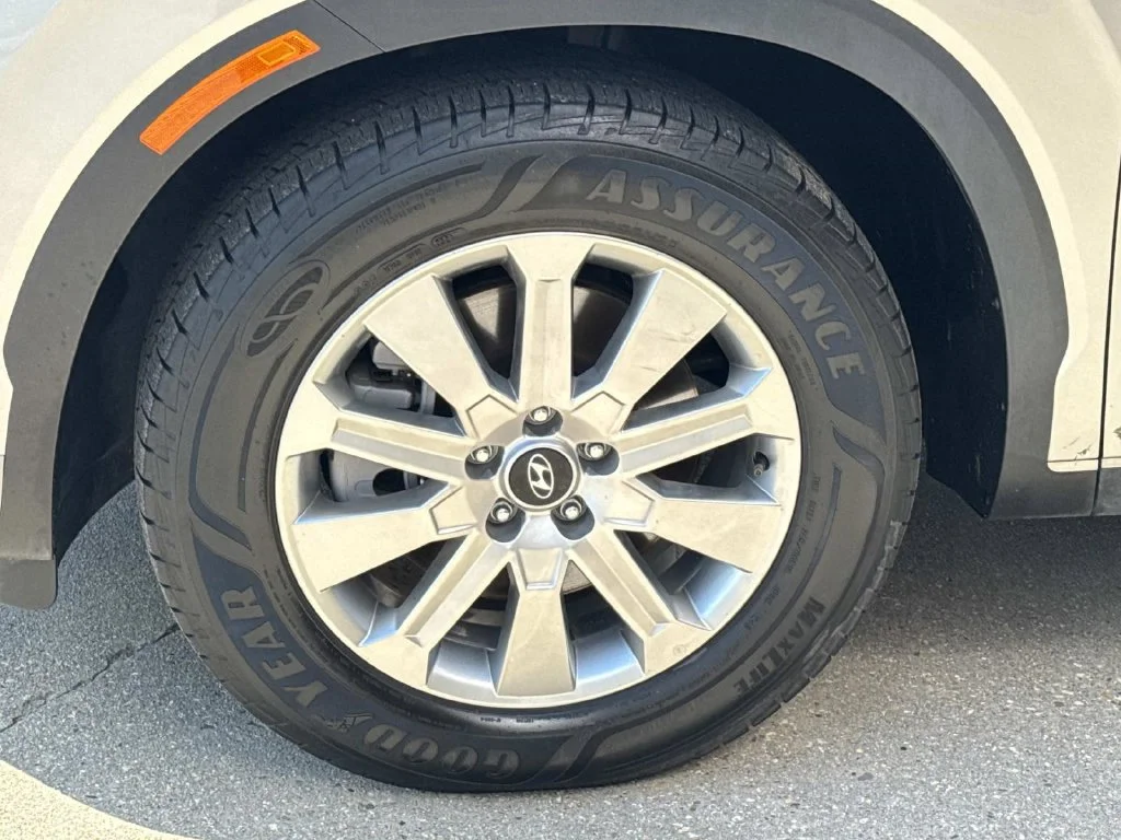 Used 2025 Silver Hyundai SEL image 6