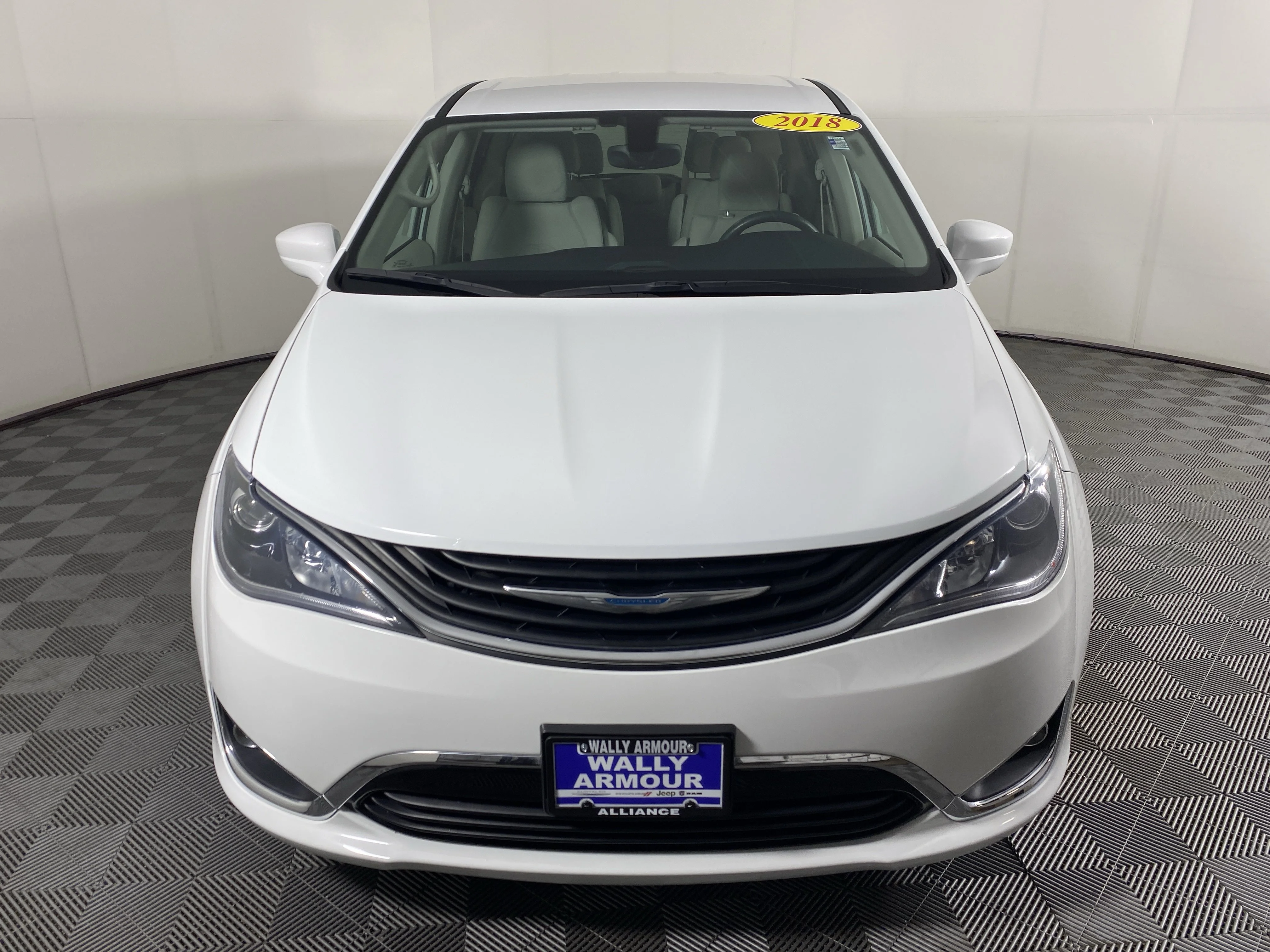 Used 2018 Bright White Clearcoat Chrysler Hybrid Touring Plus image 10