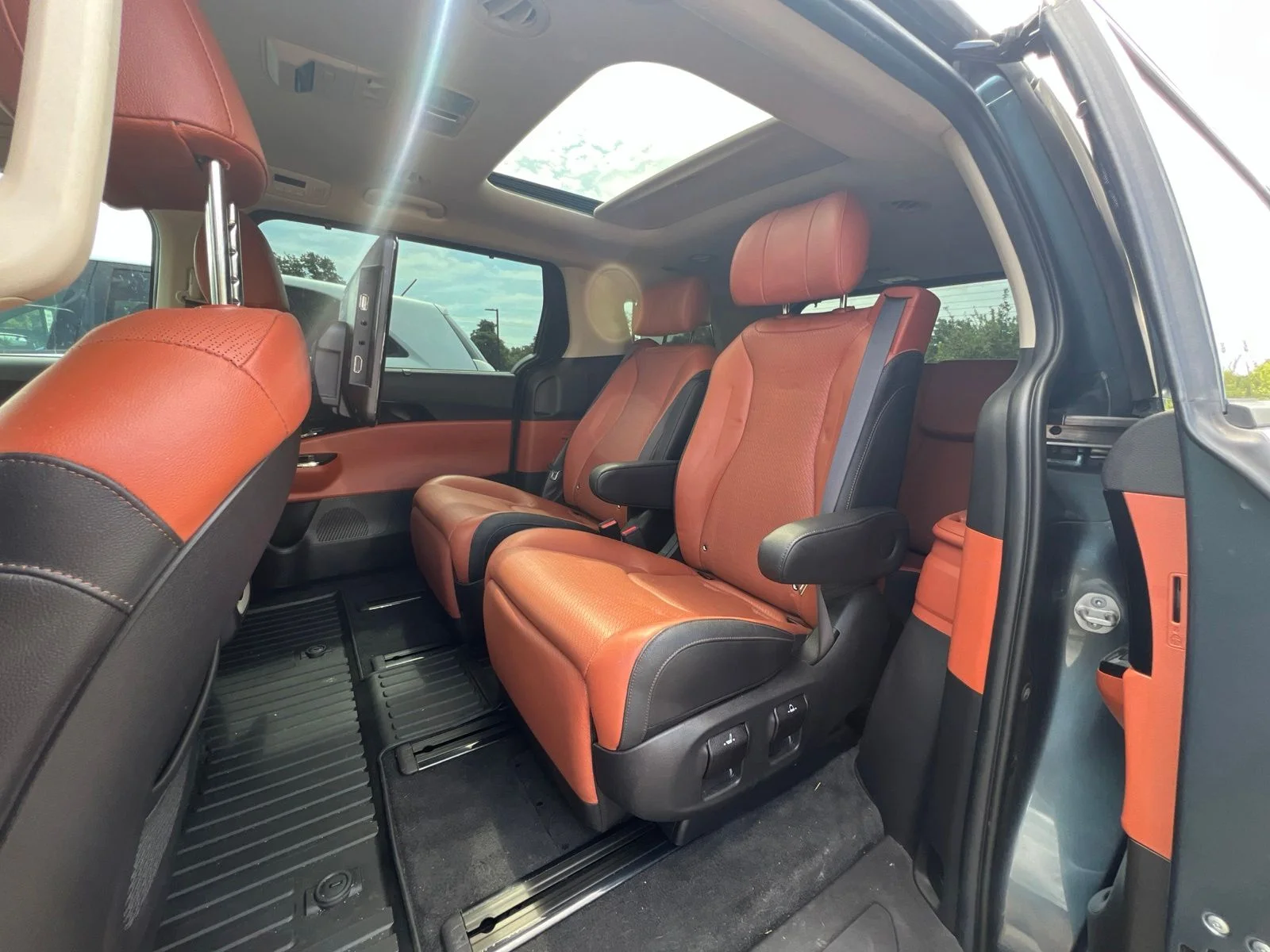Used 2022 Blue Kia SX Prestige image 6