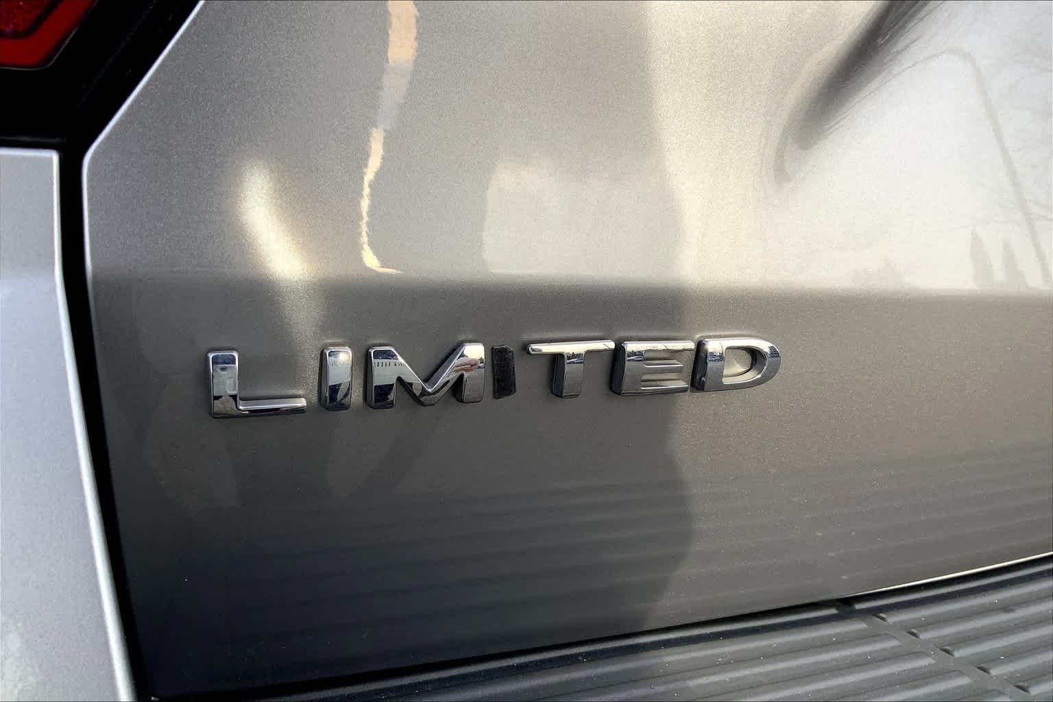 Used 2021 Iconic Silver Ford Limited image 10