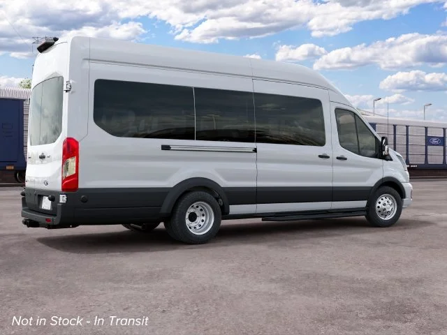 New 2027 Oxford White Ford XLT image 6