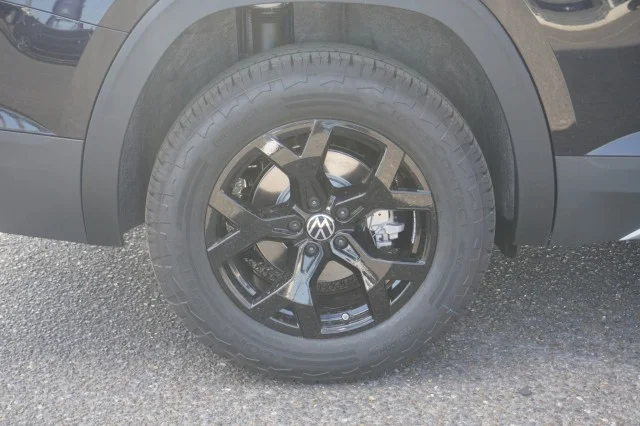 New 2026 Deep Black Pearl Volkswagen 2.0T Peak Edition image 6