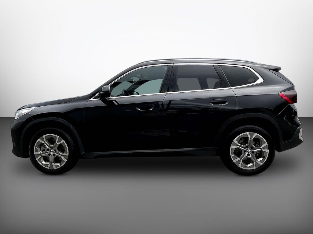 Used 2023 Black BMW xDrive28i image 4