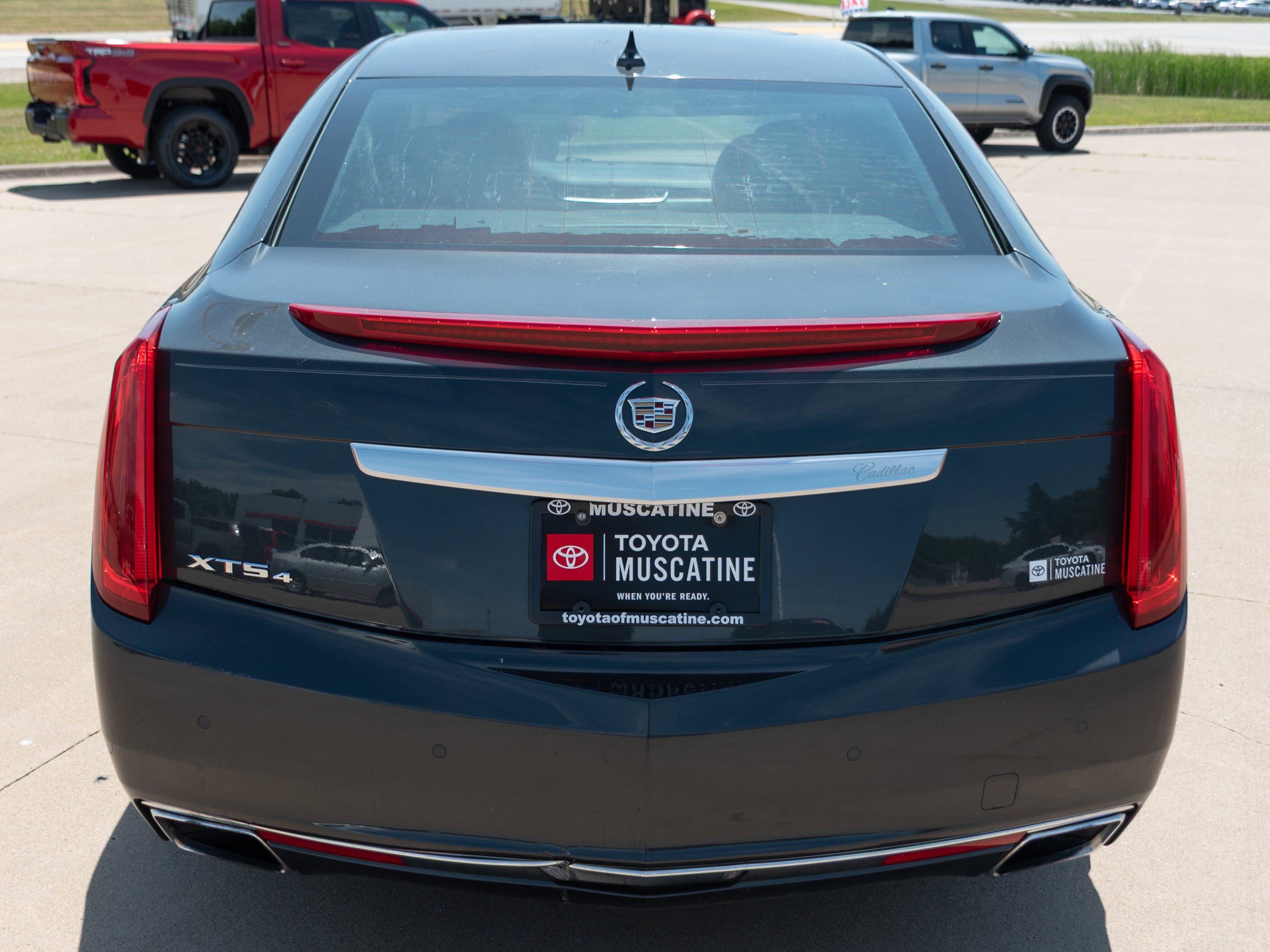 Used 2013 Graphite Metallic Cadillac Luxury image 19