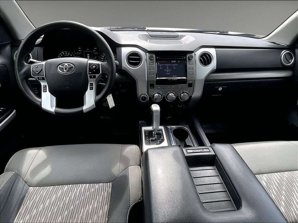 Used 2018 Silver Toyota SR5 image 21