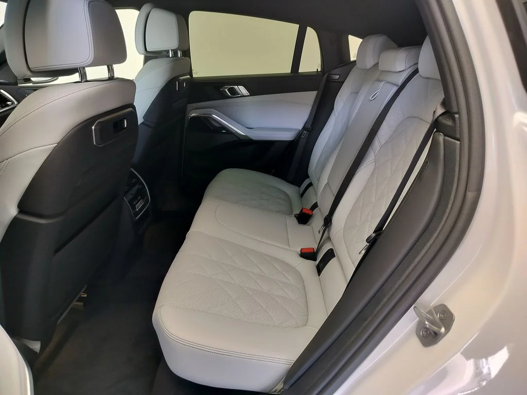 New 2027 Mineral White Metallic BMW xDrive40i image 20