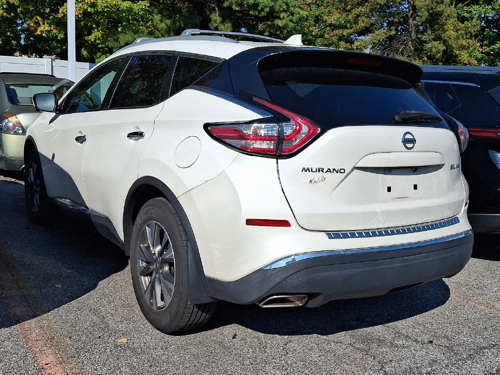 Used 2018 White Nissan SL image 3