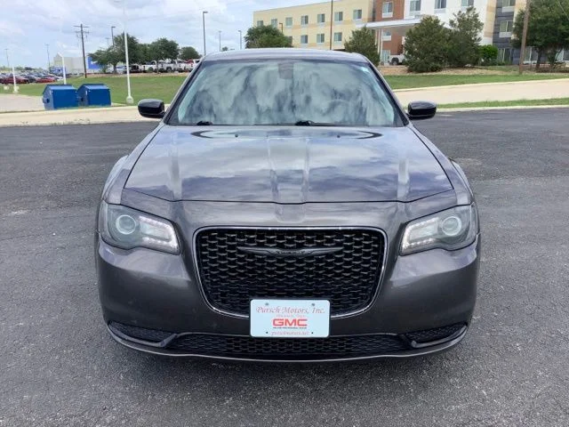 Used 2020 Chrysler 300 Touring with VIN 2C3CCAAG3LH175434 for sale in Pleasanton, TX