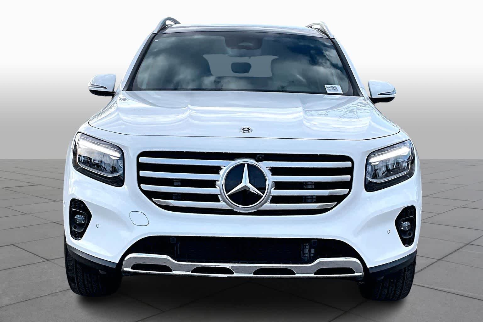 New 2026 Polar White Mercedes-Benz GLB 250 image 3
