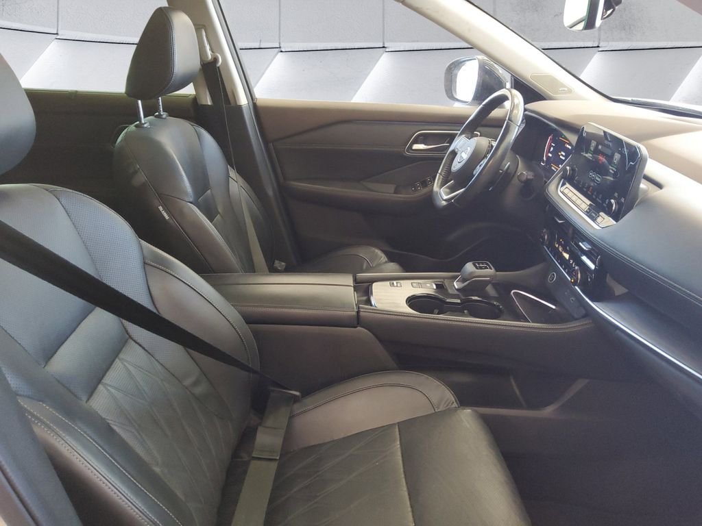 Used 2023 White Nissan Platinum image 13