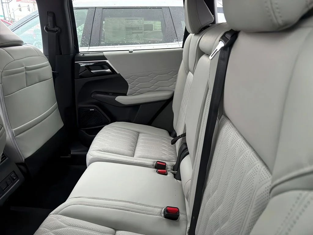 New 2026 Black Diamond Mitsubishi SEL image 6