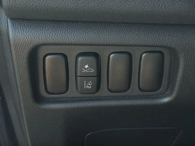 Used 2025 Black Mitsubishi  image 28