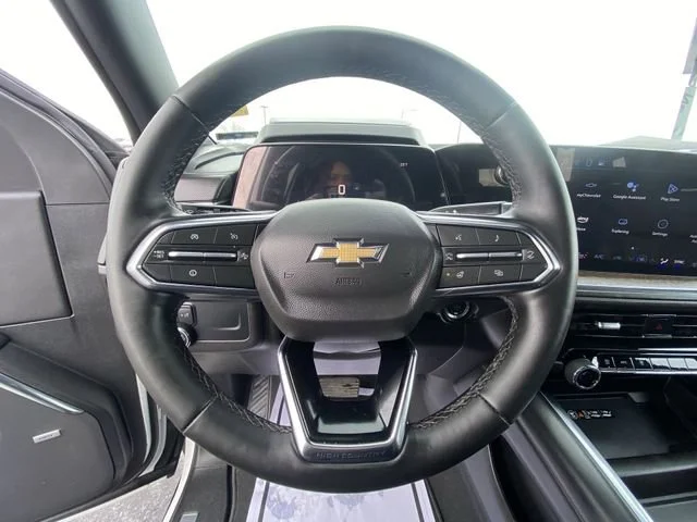 Used 2025 Iridescent Pearl Tricoat Chevrolet High Country image 14