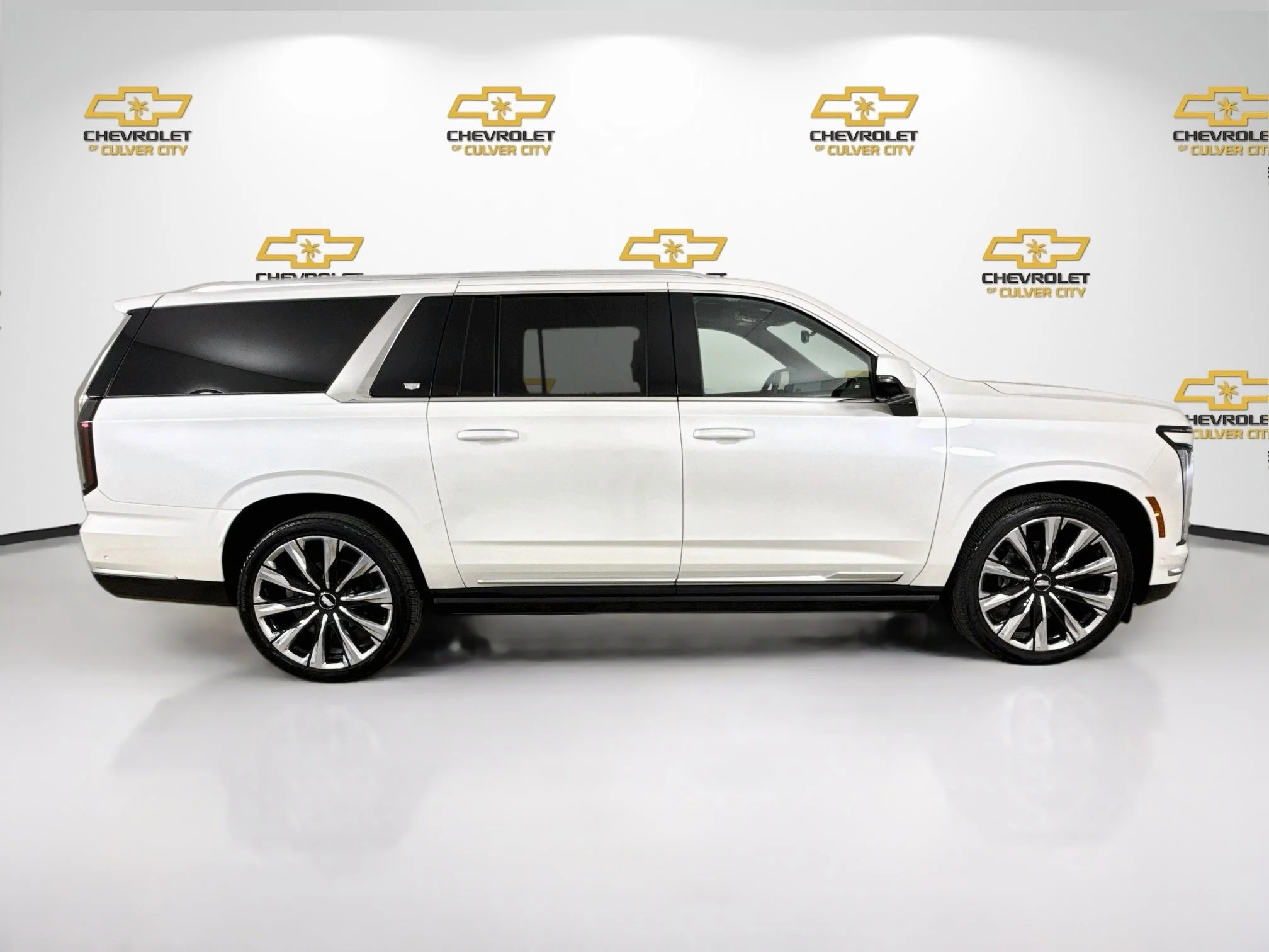 Used 2025 Crystal White Tricoat Cadillac Premium Luxury image 9