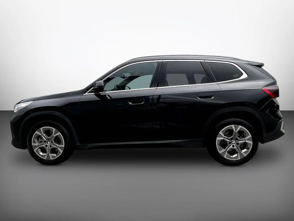Used 2023 Black Sapphire Metallic BMW xDrive28i image 4