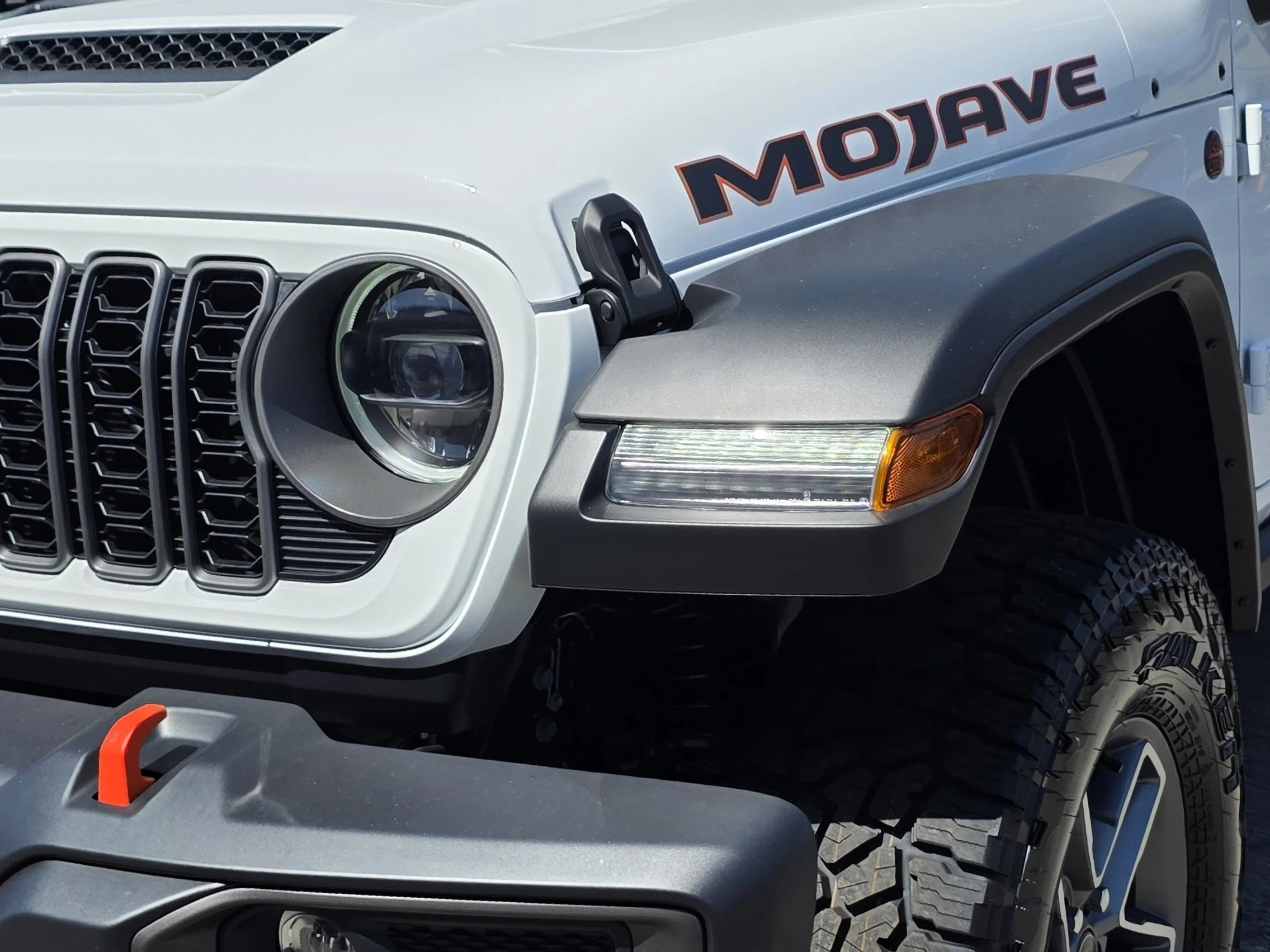 New 2026 Bright White Clearcoat Jeep Mojave image 6