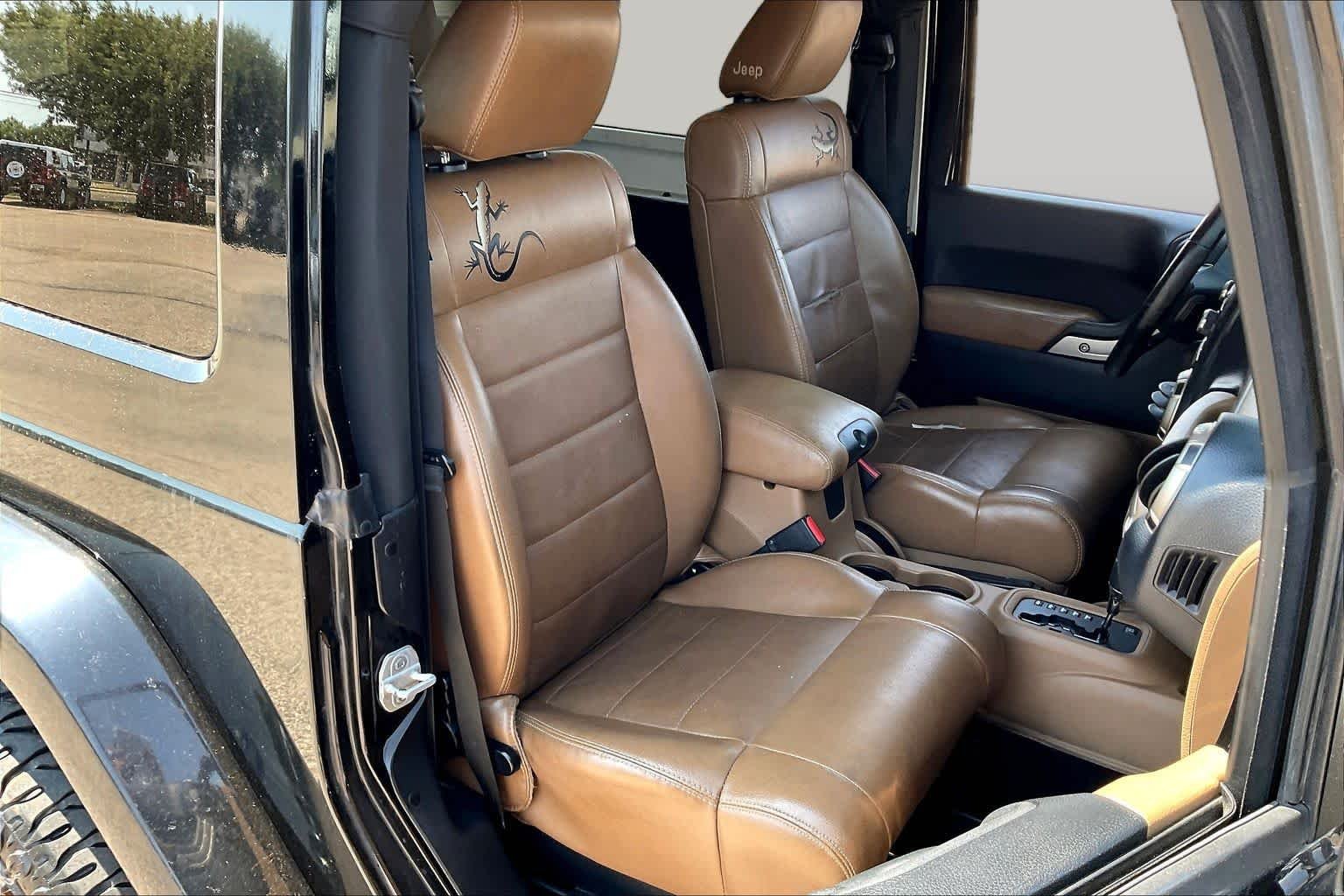 Used 2011 Black Clearcoat Jeep Mojave image 7