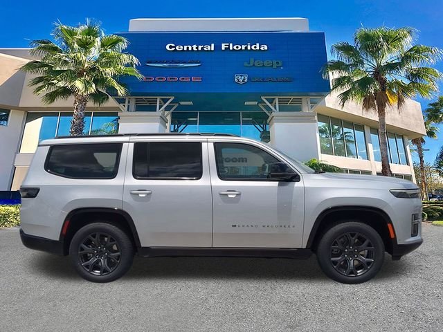 New 2026 Silver-Zynith Exterior Paint Jeep Limited Altitude image 4