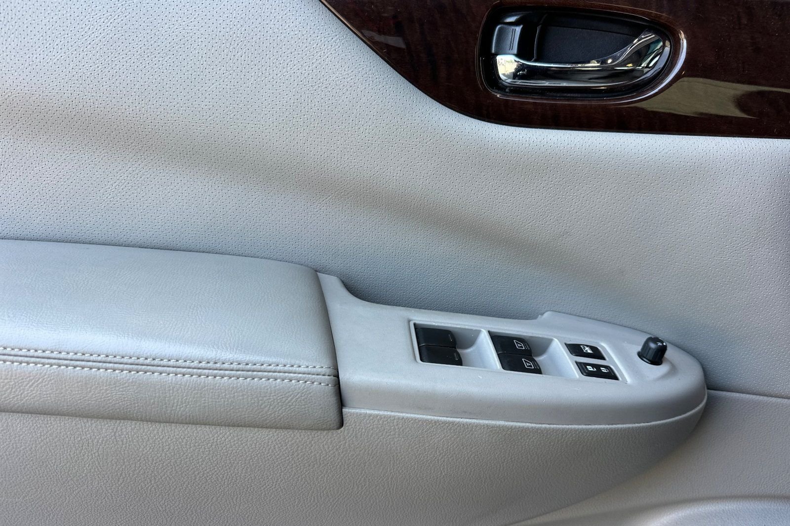 Used 2015 Silver Nissan 3.5 SL image 11