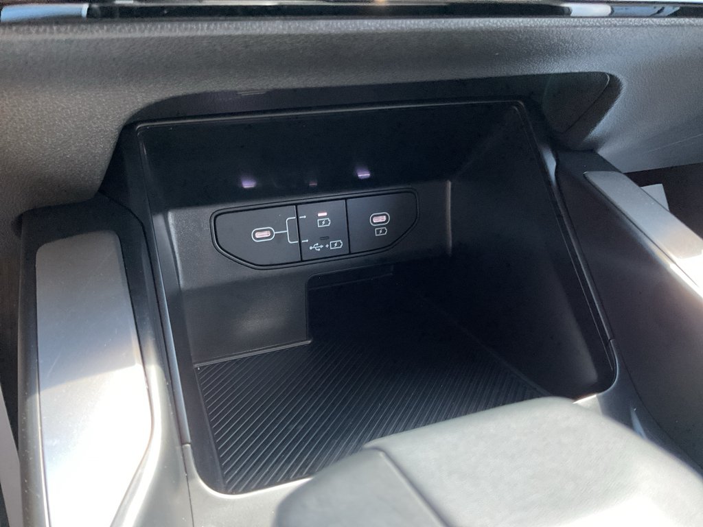 Used 2026 Ivory Silver Kia LX image 30