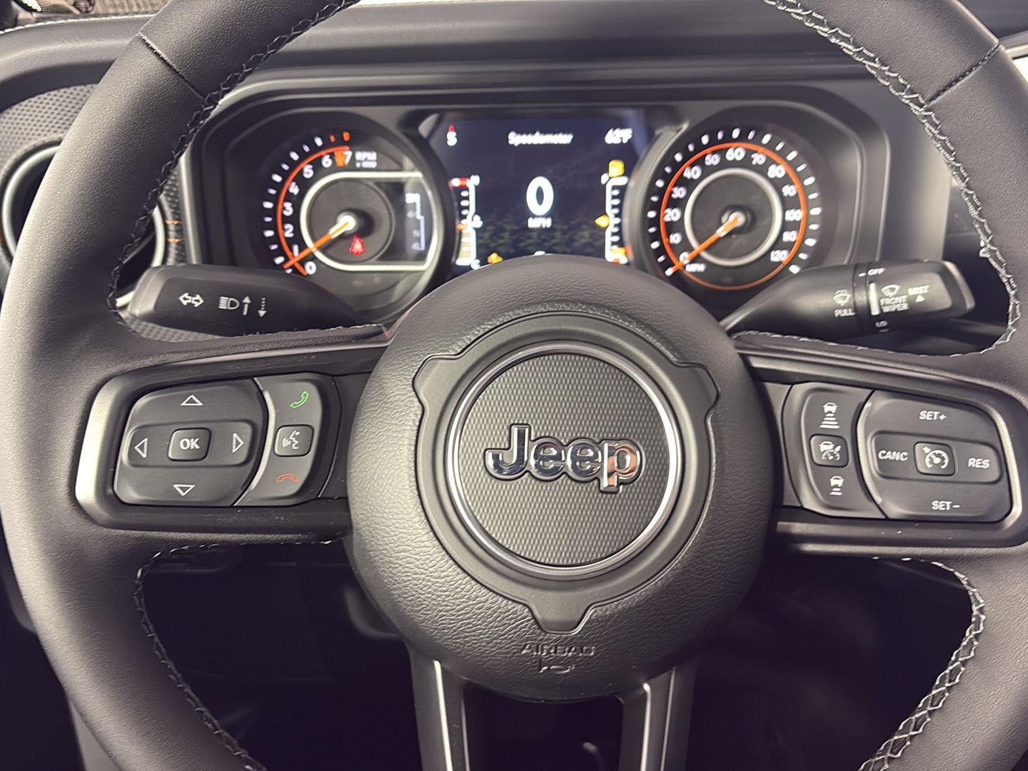 New 2026 Bright White Clear-Coat Exterior Paint Jeep Mojave image 14