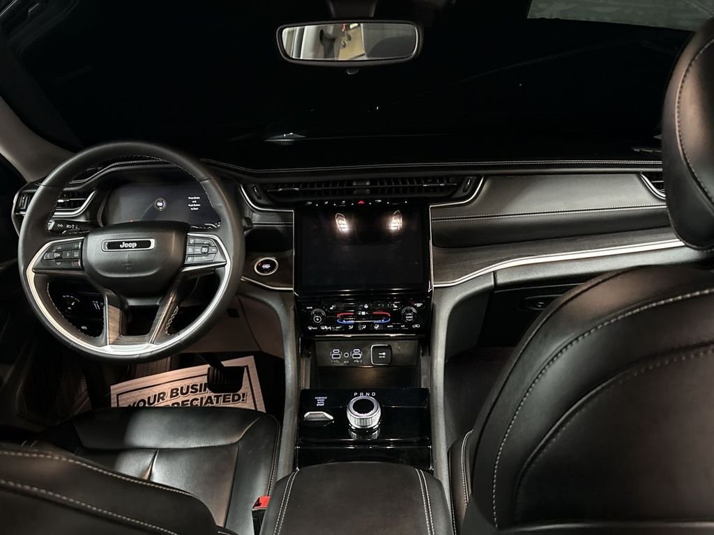 Used 2023 Velvet Jeep Limited image 28