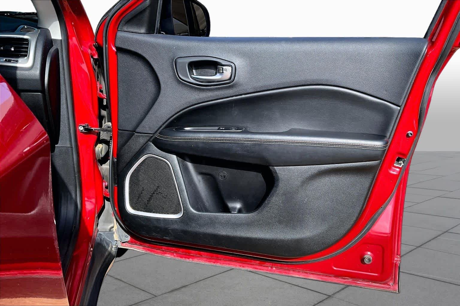 Used 2018 Redline Pearlcoat Jeep Latitude image 25