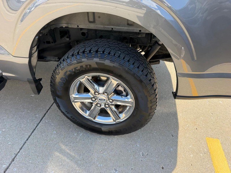 Used 2025 Carbonized Gray Metallic Ford XLT image 5