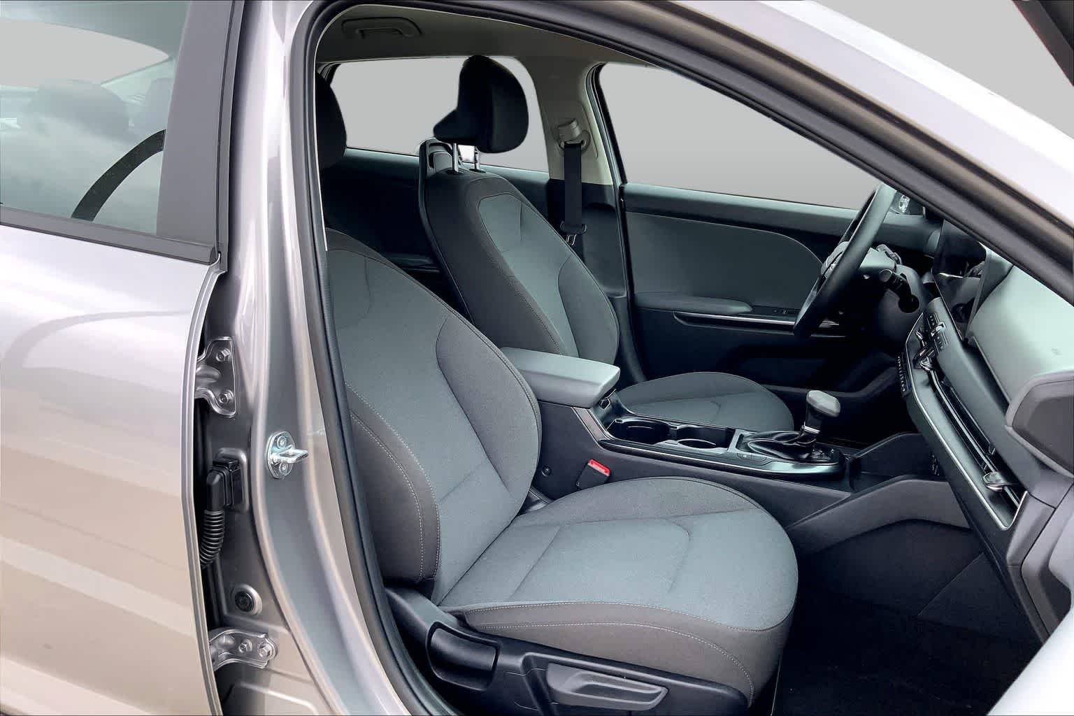 Used 2025 Steel Gray Kia LXS image 9