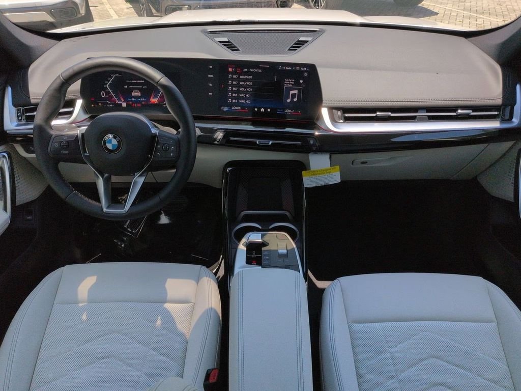 New 2026 Mineral White Metallic BMW xDrive28i image 15
